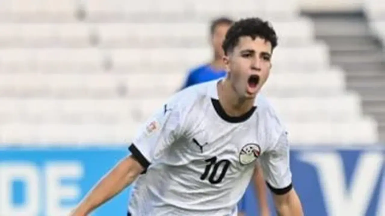 مواهب الأهلي الشابة حمزة عبد الكريم وبلال عطية تفرضان حضوراً قوياً في الأسواق العالمية لكرة القدم